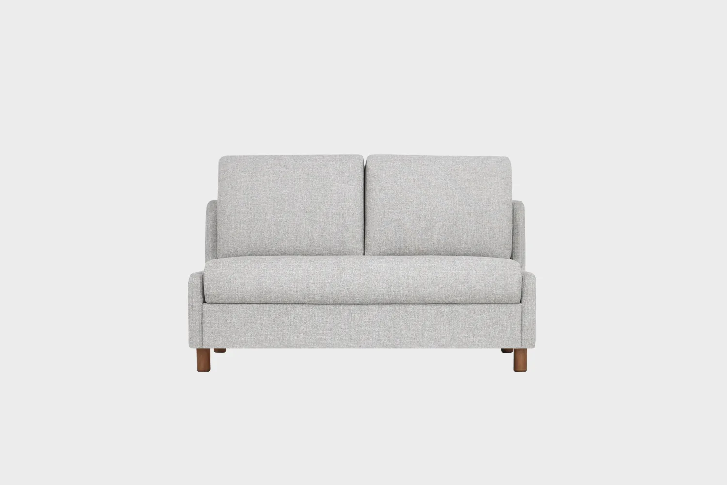 Jackson-2 istuttava vuodesohva vaaleanharmaalla kankaalla verhoiltuna ja jalkoina pähkinänsävyiset puujalat, tuotekuva edestäpäin kuvattuna.