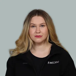 Finsoffien myyjä Suvi Väisänen.