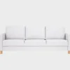 3-istuttava-vuodesohva-Hilton-218x95-Das50Light-Tammi-Finsoffat Valkoinen kolmen hengen istuttava vuodesohva, jossa kolme selkä- ja istuintyynyä. Vuodesohvassa on tammiset kantikkaat puujalat.