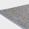 Aqua VM Carpet Tweed matto. Lähikuva maton kulmasta, josta näkyy kanttaus ja maton materiaali.