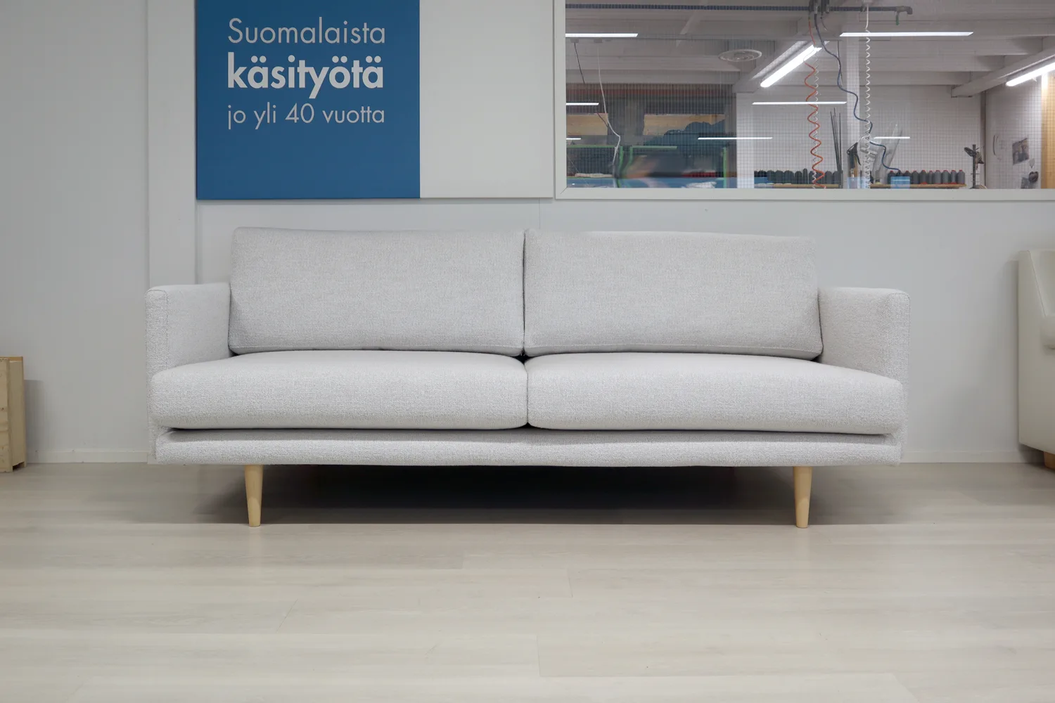 KANERVA SMALL 3 istuttava sohva, Muru 472, Mallikappale