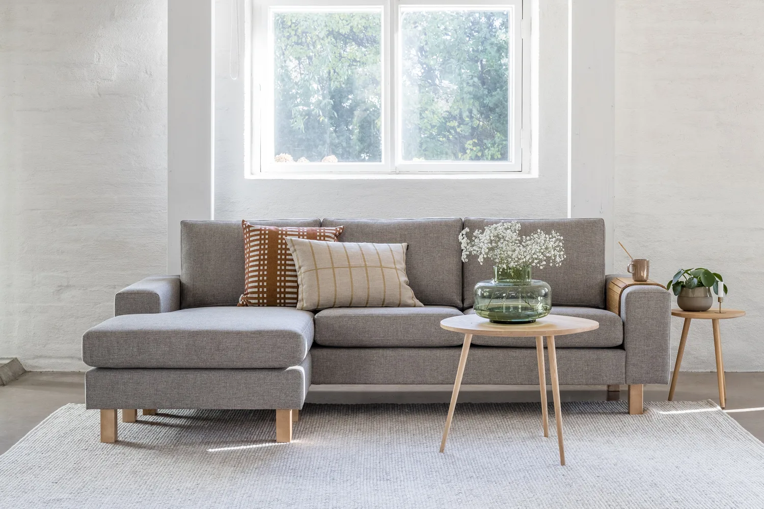 Mitkä ovat divaanisohvan edut olohuoneessa?