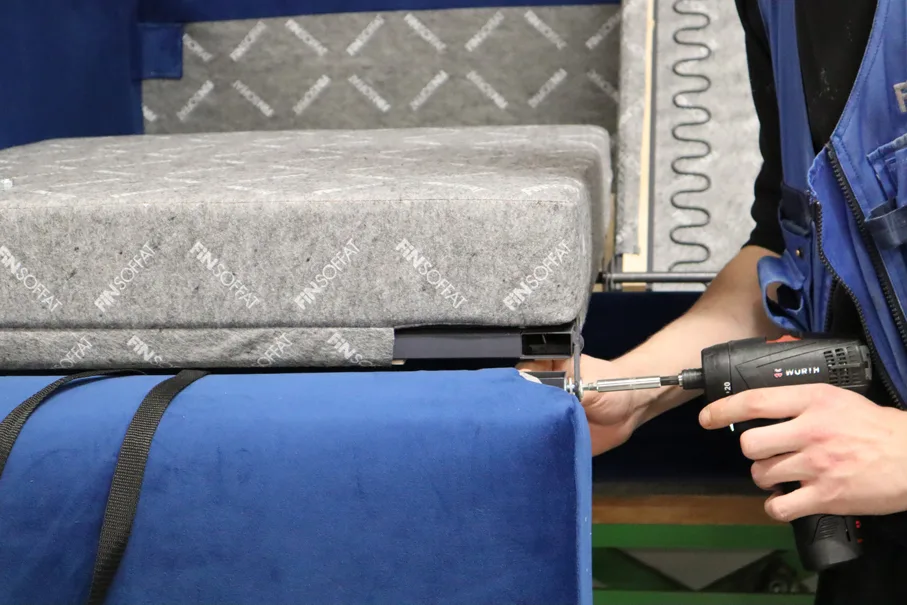 Miten huoltaa 3-istuttavaa sohvaa oikein?