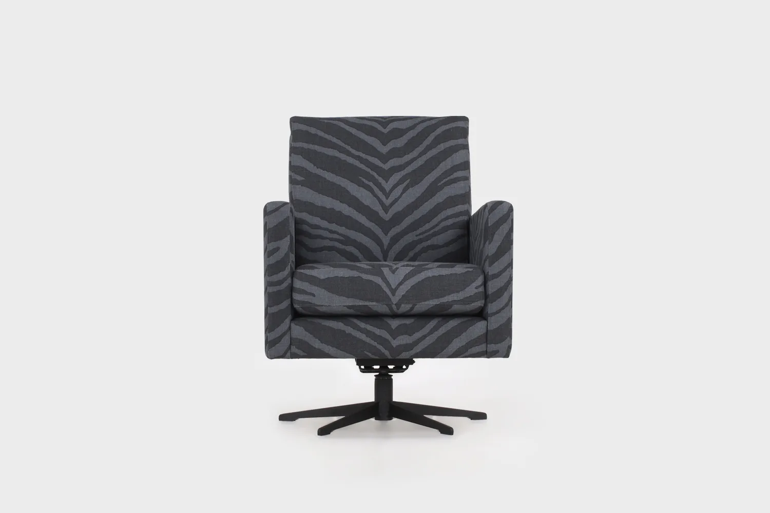 Apollo-lepotuoli-matala-68x79-zebra64-musta-etukuva-Finsoffat